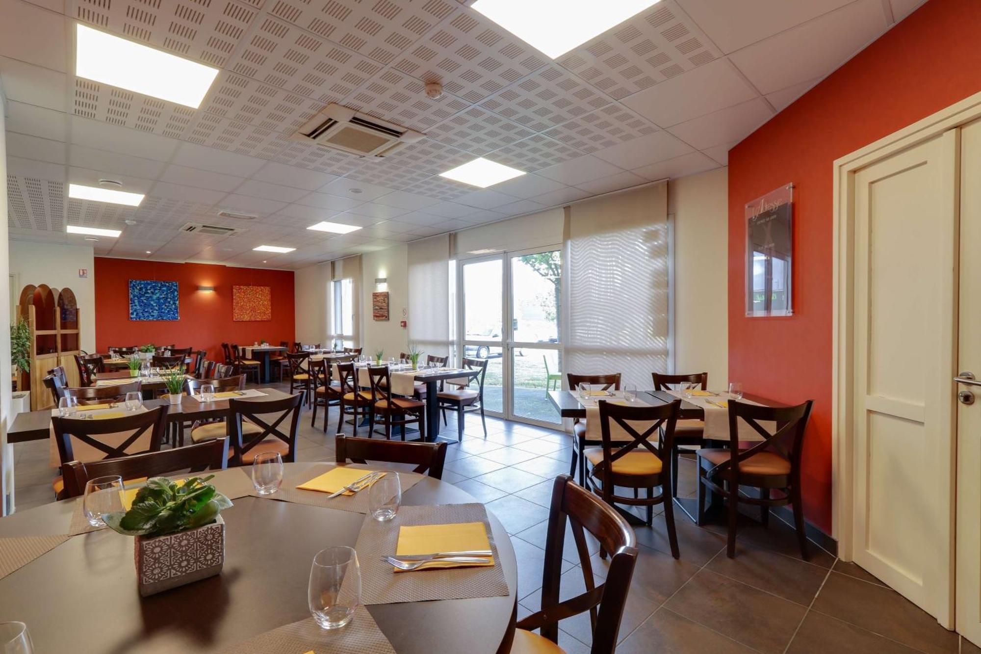 Brit Hotel Saint-Meen-Le-Grand En Broceliande エクステリア 写真