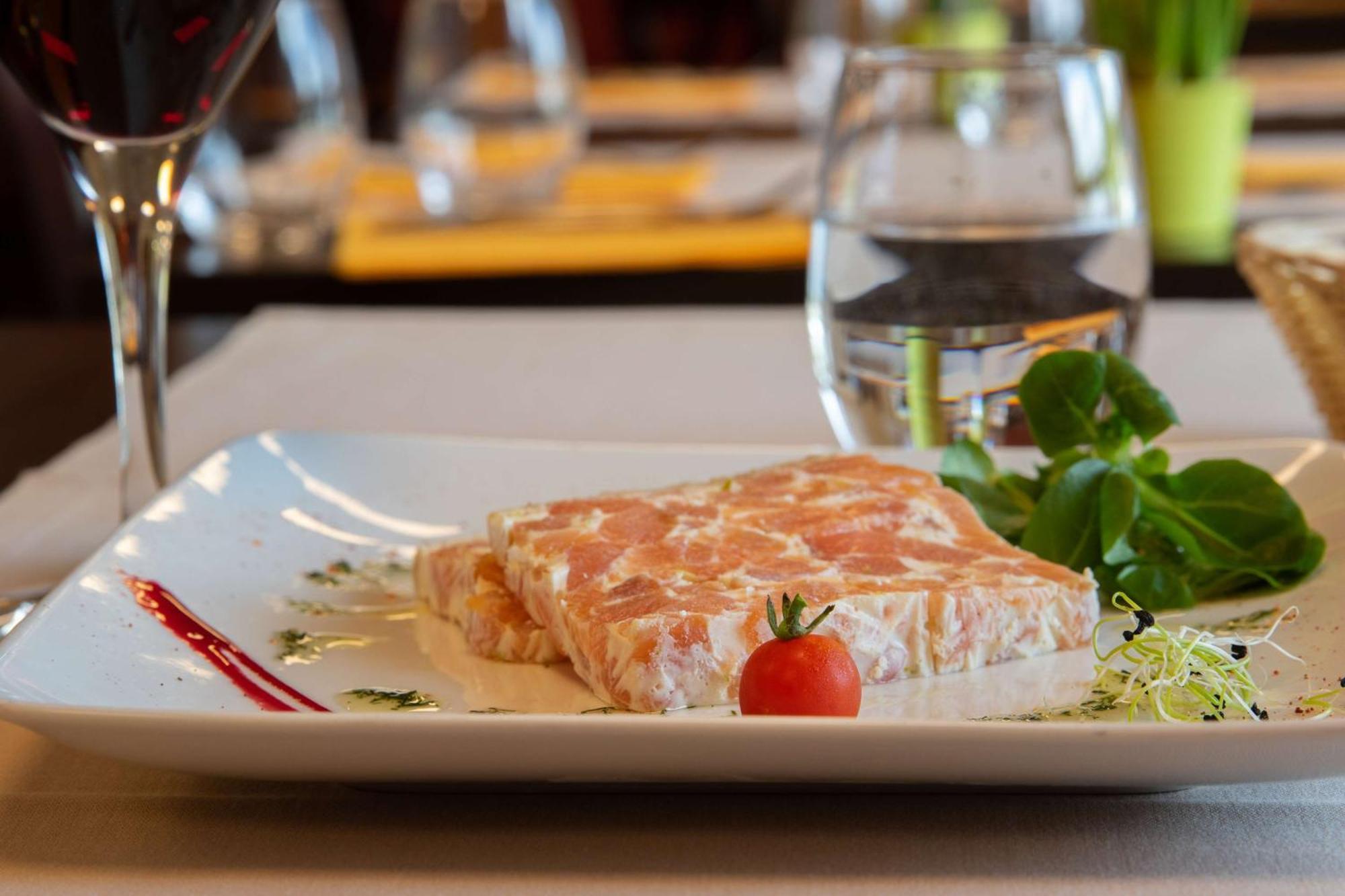 Brit Hotel Saint-Meen-Le-Grand En Broceliande エクステリア 写真