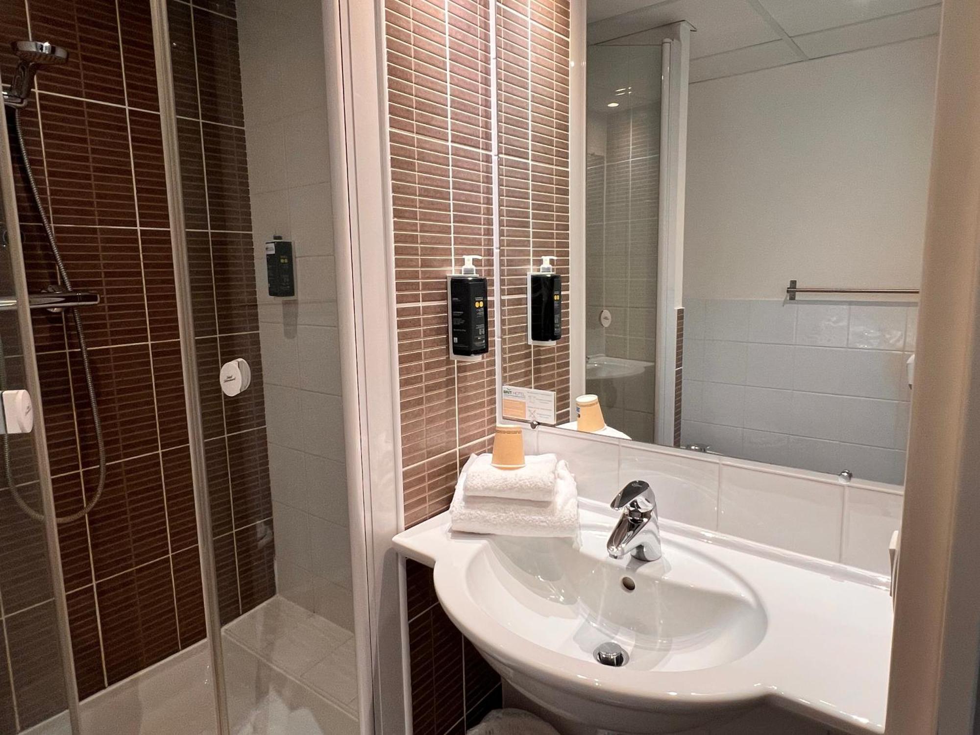 Brit Hotel Saint-Meen-Le-Grand En Broceliande エクステリア 写真