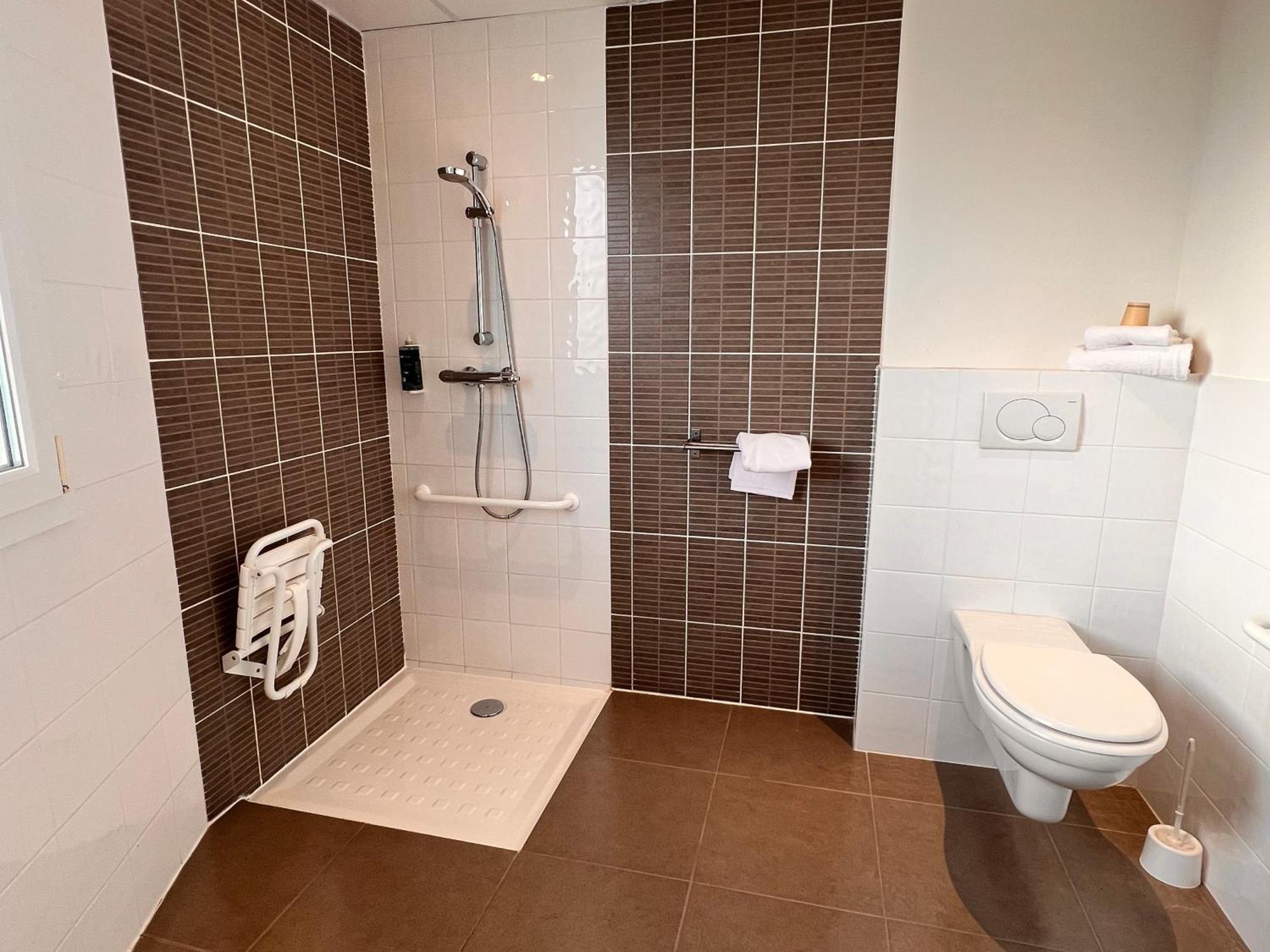 Brit Hotel Saint-Meen-Le-Grand En Broceliande エクステリア 写真